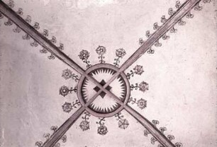 Ornamentale Gewölbemalerei mit Schlußstein