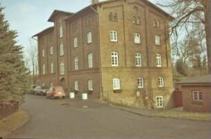 Hoherdamm: Hoherdammer Mühle [ehemalige Wassermühle]: Blick von Südwesten: traufständige Straßenfront mit Mittelrisalit, Eingangstür: Giebelseite: 24. November 1988