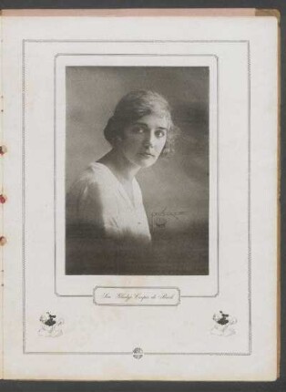 [Fotografía de] Sra. Gladys Cooper de Buck