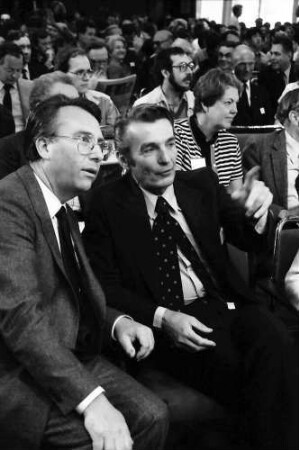 32. Tagung 1982 Physiker; Eröffnung am 26.06.82: J. Uhlenbusch, Ivar Giaever, rechts dahinter: Frau Bloembergen