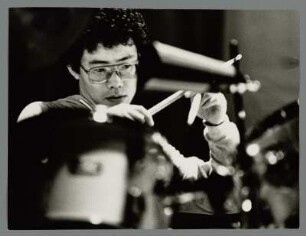 Shota Koyama : Portrait des Jazz-Schlagzeugers Shota Koyama bei der Jazzbühne Berlin in der Volksbühne Berlin