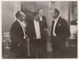 Dinner in der französischen Botschaft in Washington D.C. zu Ehren des Besuchs von Pierre Laval. Mitte: Pierre Laval, rechts: Friedrich von Prittwitz und Gaffron
