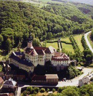 Park : Blick über Müglitz, Schloß und Park
