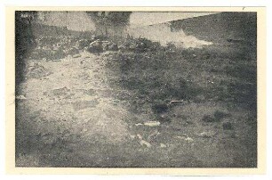 Die Kämpfe um Verdun; 13 (statt 12) Ansichts-Karten; Unterstützungs-Fonds des II. Bataillons 1. bayer. Fußartillerie-Regiment: Brennende feindliche Feuerstellung