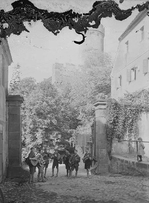 Gnandstein, Wandergruppe : Gnandstein. Wandervogelgruppe vor der Burg Gnandstein
