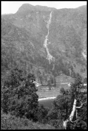 Va: Wasserfall bei Va