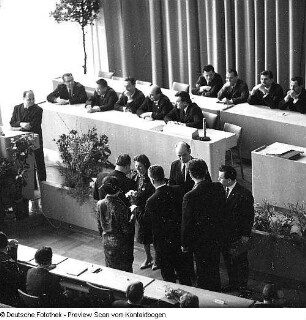 Bezirksratssitzung; Bezirksdelegiertenkonferenz, Auszeichnung Plenarsaal