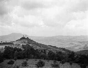Neuländer Kapellenberg : Auscha (Úštěk/Tschechische Republik). Blick zum Neuländer Kapellenberg