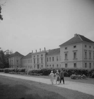 Rheinsberg. Stadtseitige Schlossansicht