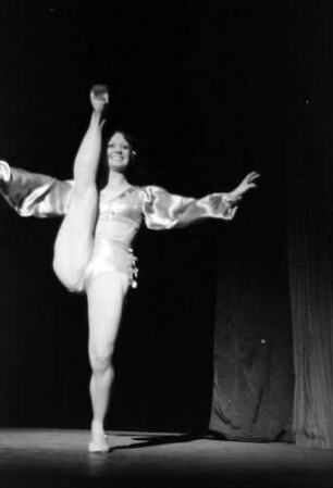 Berlin: Kabarett der Komiker; Mitzis Broadway Novelties tanzen