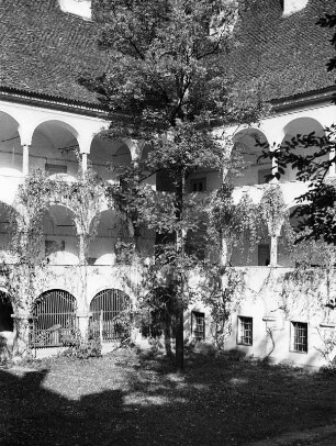 Klagenfurt-Viktring. Stift (1701/1733). Innenhof