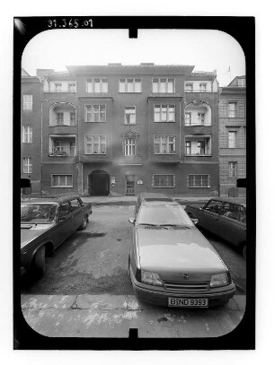 Berlin-Mitte, Charitéstraße 3. Wohnhaus. Straßenfront