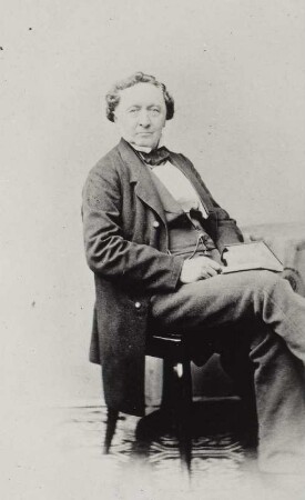 Porträt Carl Dittmarsch (1790-1872; Schauspieler, Regisseur). Albuminabzug auf Karton (Carte-de-visite)