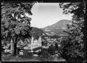 Österreich, Salzburg. Stadtteilansicht mit Dom des Hl. Rupert und Virgil von Westen gegen Gaisberg