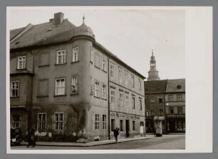 Oberschlesien. Neustadt. Ein Wohn- und Geschäftshaus mit einem Turmerker am Ring