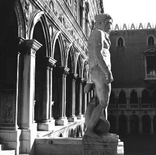 Scala dei Giganti — Statue