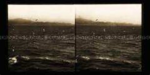 Blick über das Meer zur norwegischen Küste