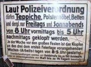 Hinweisschild "Teppichklopfen"