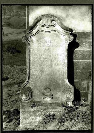 Friedhof. Grabstein des Sigmund Friedrich Ritter, 1787