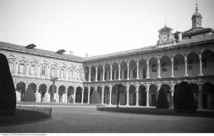 Ospedale Maggiore, Cortile Centrale