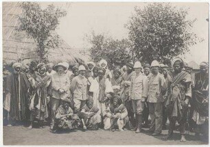 Der Lamido von Banjo mit Gefolge auf Station Banjo