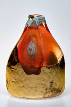 Einblumenvase mit Widmung für Helmut Hentrich
