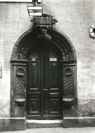 Pößneck, Wohnhaus : Pößneck. Wohnhaus, Steinweg 8. Sitznischenportal