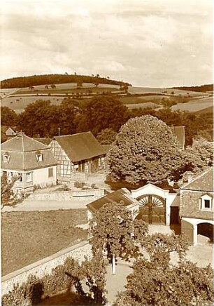 Grund, Peter; Ernsthofen, Modautal; Schloss Ernsthofen - Dachansicht mit Umgebung (Außenansicht)