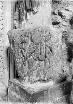 Kapitell aus dem Kirchenschiff von Saint-Germain-des-Prés: Verehrung Christi?