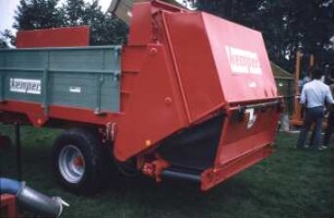 Fotografie: Gartenbautechnik-Freiland, Düngung, Miststreuer