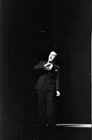Plaza: Berthold Ebbecke konferiert