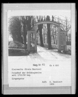 Bautzen-Kleinwelka. Gottesacker der Brüdergemeine (1756 begonnen). Eingangstor. Ansicht von der Straßenseite