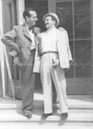 Der Schauspieler Kurt Pratsch-Kaufmann mit dem Berliner Tenor Julius Katona