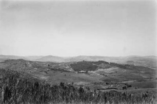 Landschaftsblick : Blick in ein Tal von eine Hügel aus.