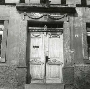 Erdmannsdorf (Augustusburg-Erdmannsdorf), Rathausstraße 16. Pfarrhaus (1812). Haustür mit Inschrift
