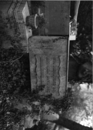 Grabstein 326 (Index: 99618449) Maße HxBxT: 134x155x25 cm Besonderheit: Doppelgrab: Grabstein 326