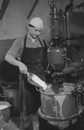Aufnahmen einer Reportage aus der Süßwarenfabrik VEB Zetti Schokoladen und Zuckerwaren Zeitz in Zeitz
