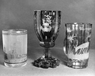 Becher, Stielglas und Henkelbecher aus Glas