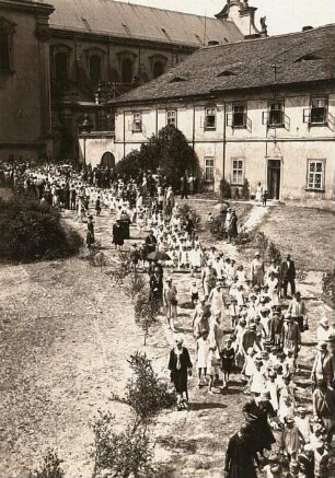 Ossegg (Osek). Zisterzienserstift. Fronleichnamprozession