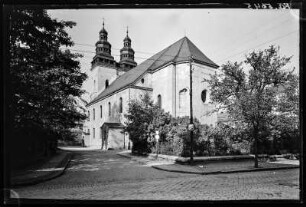 Regensburg (vermutlich). Aussenansicht einer Kirche mit zwei Kirchtürmen