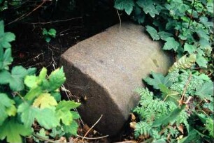 alter Schmiedehammer im Garten der Schmiede