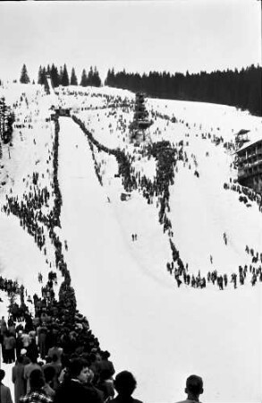 Feldberg: Internationales Feldberg-Skispringen; Sprungschanze im Fahler Loch von der Straße
