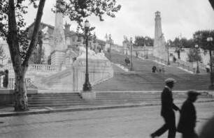Frankreich, Marseille : Reiseaufnahmen aus Frankreich, Marseille. Treppenanlage mit Skulpturen am Bahnhof Gare Saint-Charles