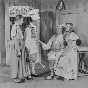 Sorbisches Volkstheater: "Dornröschen" : Bautzen. Deutsch-Sorbisches Volkstheater. Szene aus einem Theaterstück