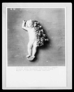 Putto mit Feston