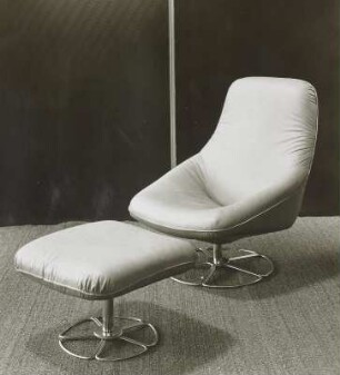 Sessel mit Hocker (Modell 1305)