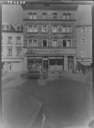 Meißen, Kleinmarkt 2. Wohnhaus mit Läden (E. 19. Jh.). Straßenfront