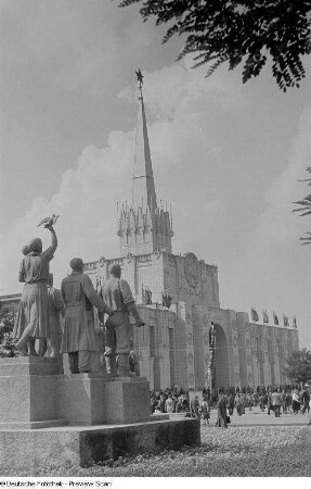 Blick auf den sowjetischen Pavillon der Leipziger Herbstmesse 1954