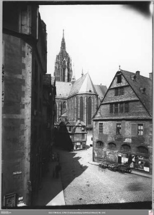 Vom Haus Fahrgasse 14 nach Südosten: links Fahrgasse 17 (angeschnitten), Garküchenplatz 1 und 3, Garküchenplatz 12, rechts Mehlwaage (Fahrgasse 19)