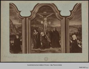 Retabel mit gekreuzigtem Christus und Stiftern